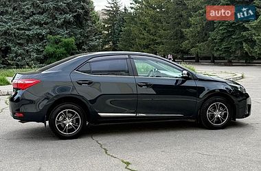 Седан Toyota Corolla 2015 в Желтых Водах