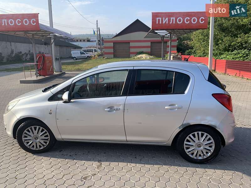 Хэтчбек Opel Corsa 2011 в Кременце