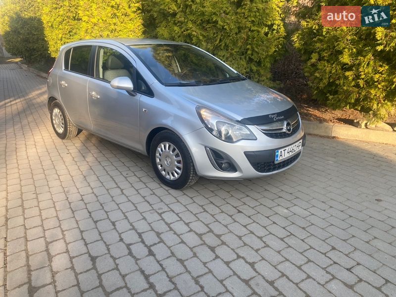 Хетчбек Opel Corsa 2012 в Снятині