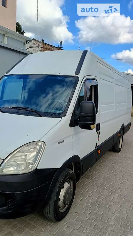Грузовой фургон Iveco Daily 2010 в Львове