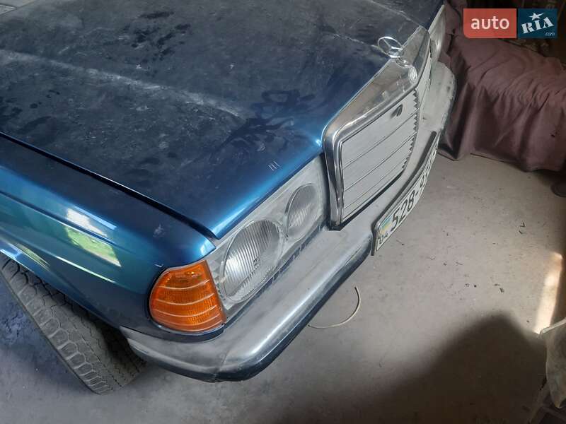 Седан Mercedes-Benz E-Class 1980 в Днепре Седан Mercedes-Benz E-Class 1980 в Днепре