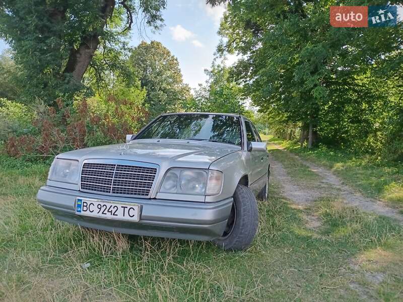 Седан Mercedes-Benz E-Class 1993 в Львове