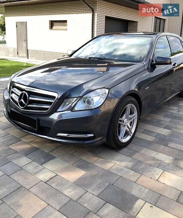 Седан Mercedes-Benz E-Class 2012 в Чернигове