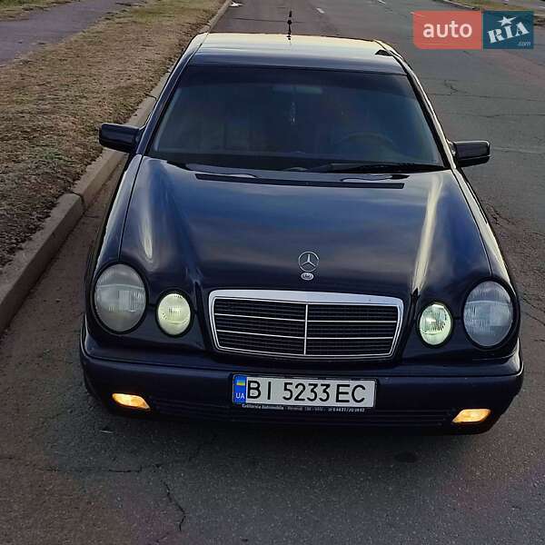 Седан Mercedes-Benz E-Class 2000 в Кременчуге