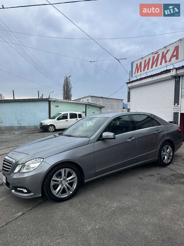 Седан Mercedes-Benz E-Class 2010 в Киеве