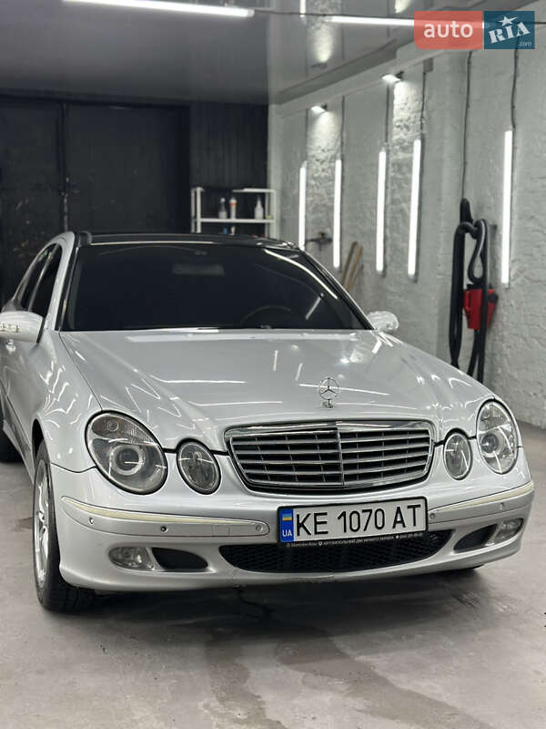 Седан Mercedes-Benz E-Class 2002 в Киеве