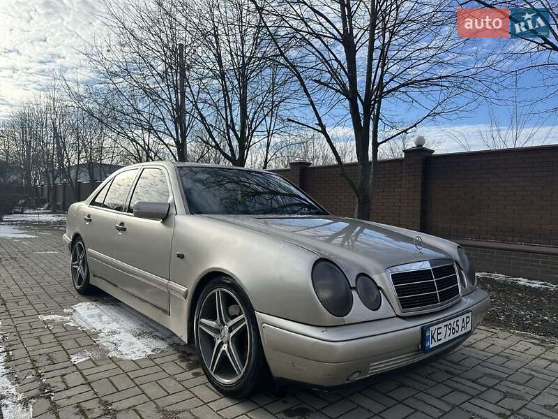 Седан Mercedes-Benz E-Class 1996 в Синельниково