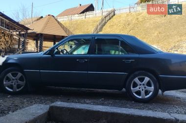 Седан Mercedes-Benz E-Class 1993 в Лазещине