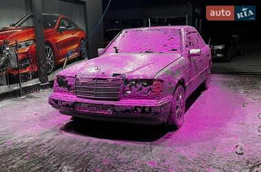 Седан Mercedes-Benz E-Class 1986 в Львове