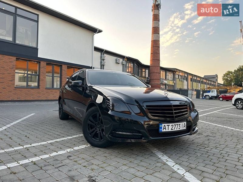 Седан Mercedes-Benz E-Class 2011 в Бучаче