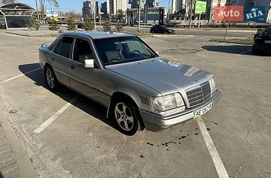 Седан Mercedes-Benz E-Class 1995 в Дніпрі