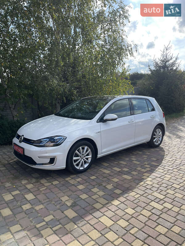 Хэтчбек Volkswagen e-Golf 2017 в Днепре Хэтчбек Volkswagen e-Golf 2017 в Днепре