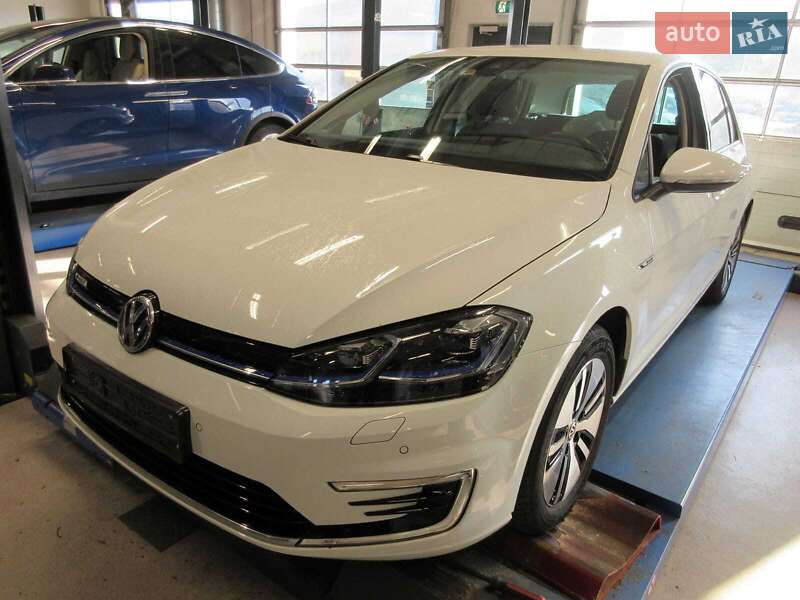 Хэтчбек Volkswagen e-Golf 2020 в Киеве Хэтчбек Volkswagen e-Golf 2020 в Киеве