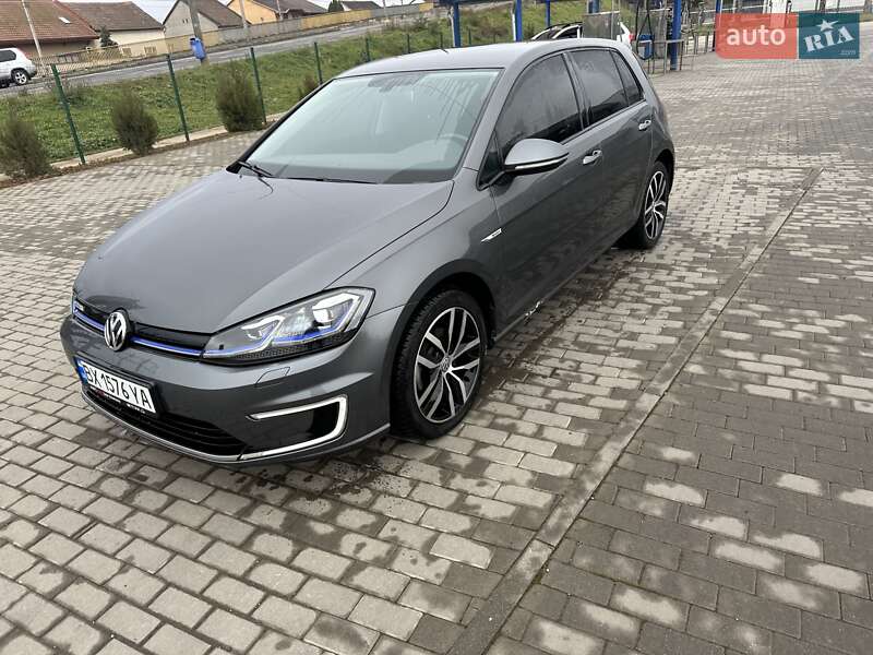 Хэтчбек Volkswagen e-Golf 2018 в Мукачево