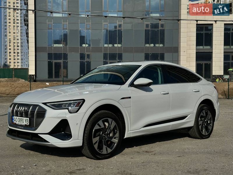 Позашляховик / Кросовер Audi e-tron Sportback 2022 в Києві