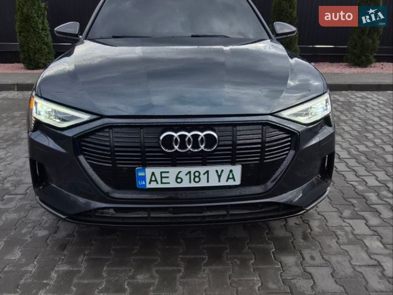 Позашляховик / Кросовер Audi e-tron 2022 в Дніпрі