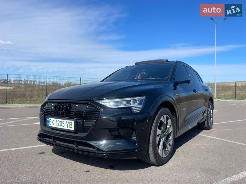 Позашляховик / Кросовер Audi e-tron 2022 в Рівному