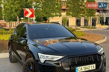 Позашляховик / Кросовер Audi e-tron 2019 в Умані
