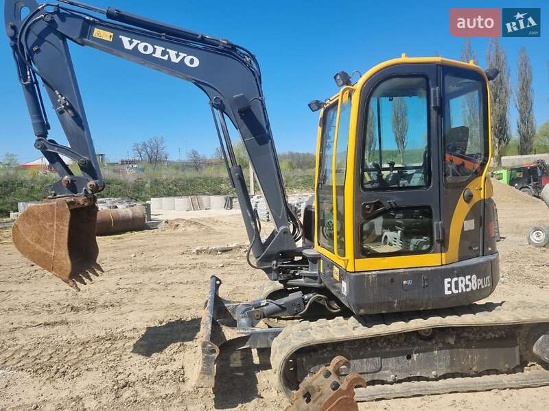 Гусеничный экскаватор Volvo ECR 58D 2010 в Черновцах