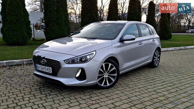 Хетчбек Hyundai Elantra GT 2017 в Одесі Хетчбек Hyundai Elantra GT 2017 в Одесі