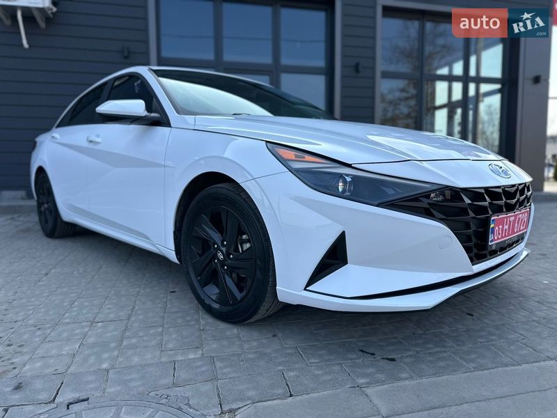 Седан Hyundai Elantra 2023 в Ивано-Франковске