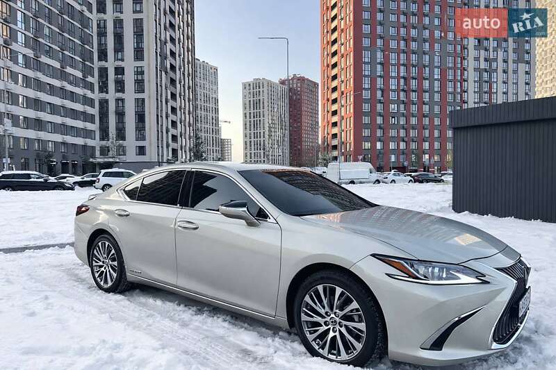 Седан Lexus ES 2020 в Киеве