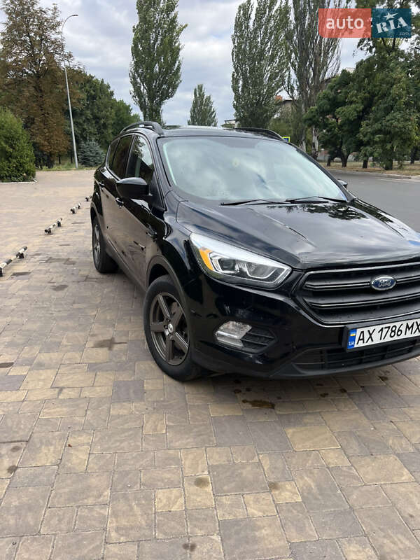 Внедорожник / Кроссовер Ford Escape 2017 в Павлограде