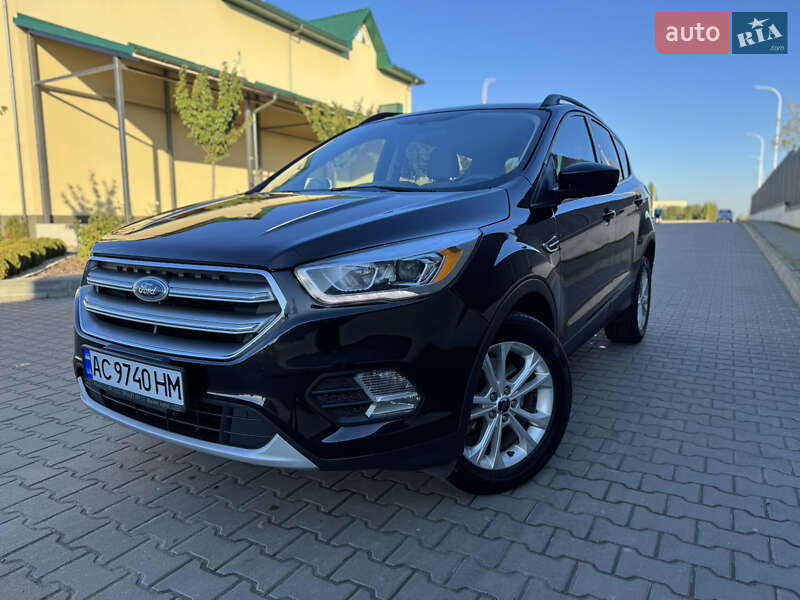 Внедорожник / Кроссовер Ford Escape 2017 в Луцке
