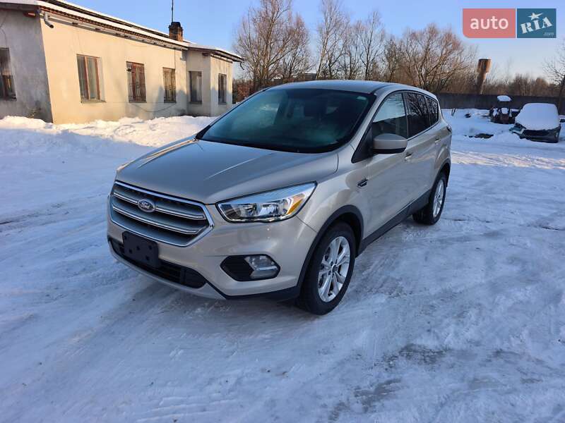 Внедорожник / Кроссовер Ford Escape 2017 в Стрые