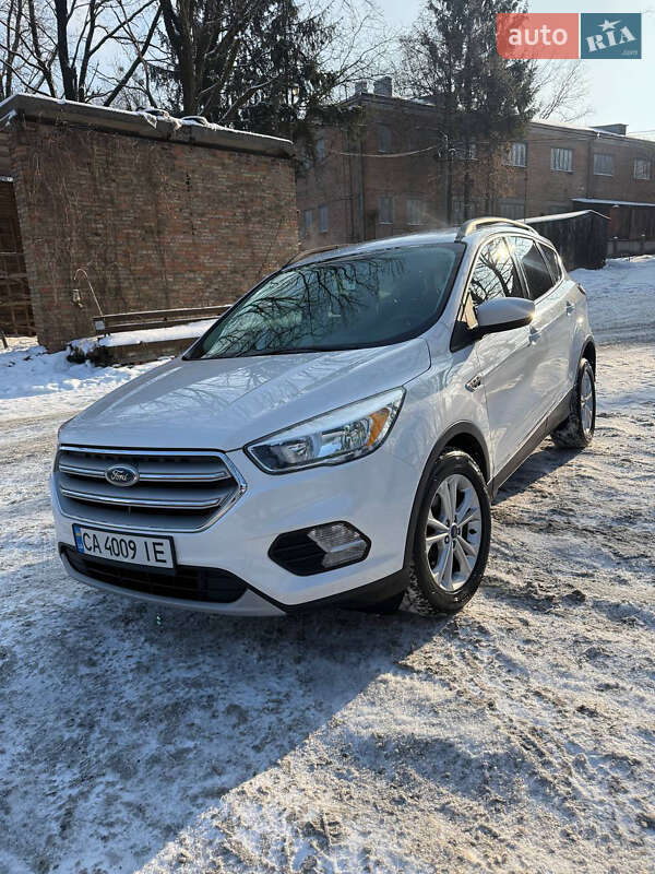 Внедорожник / Кроссовер Ford Escape 2018 в Умани