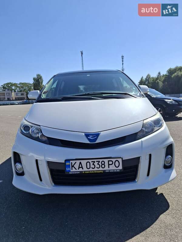 Минивэн Toyota Estima 2014 в Киеве Минивэн Toyota Estima 2014 в Киеве