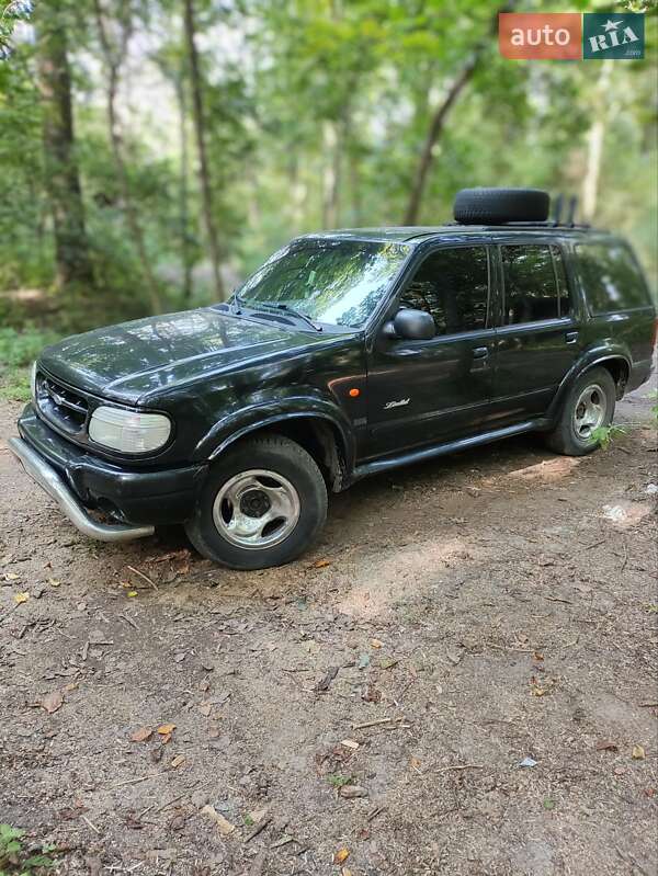 Внедорожник / Кроссовер Ford Explorer 2000 в Глухове