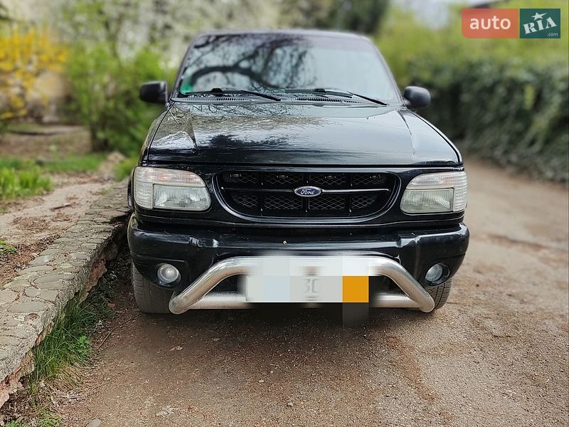 Внедорожник / Кроссовер Ford Explorer 2000 в Глухове