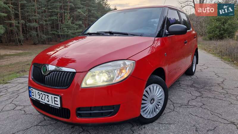 Хэтчбек Skoda Fabia 2009 в Кременчуге Хэтчбек Skoda Fabia 2009 в Кременчуге
