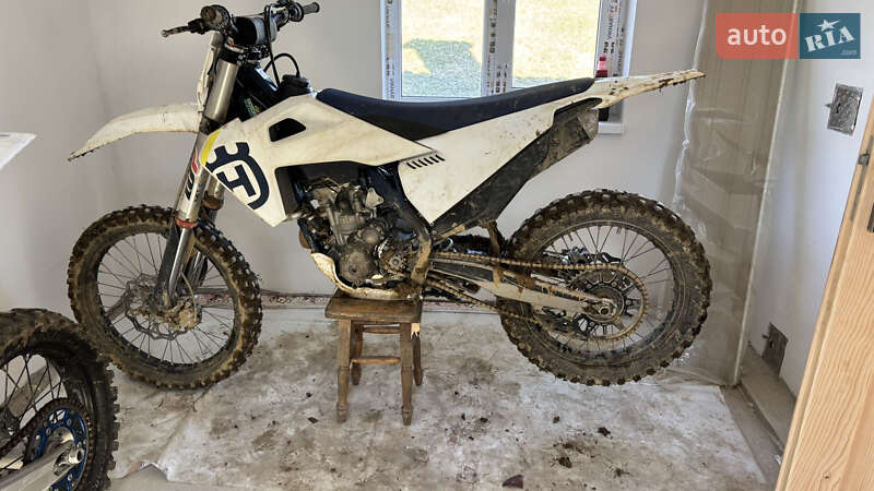 Мотоцикл Кросс Husqvarna FC 450 2019 в Липчі Мотоцикл Кросс Husqvarna FC 450 2019 в Липчі