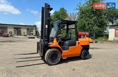 Вилочный погрузчик Toyota FG 2001 в Буштыне Вилочный погрузчик Toyota FG 2001 в Буштыне