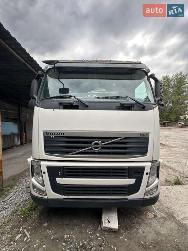 Зерновоз Volvo FH 13 2013 в Днепре Зерновоз Volvo FH 13 2013 в Днепре