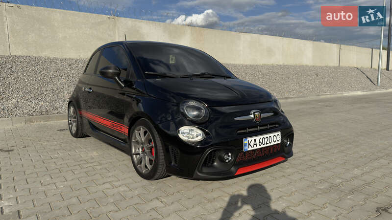 Хэтчбек Abarth Fiat 500 2015 в Вишневом Хэтчбек Abarth Fiat 500 2015 в Вишневом