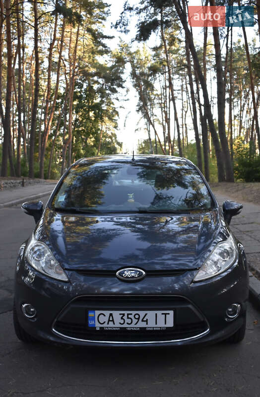 Хэтчбек Ford Fiesta 2010 в Черкассах Хэтчбек Ford Fiesta 2010 в Черкассах