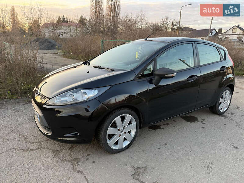 Хэтчбек Ford Fiesta 2010 в Дубно