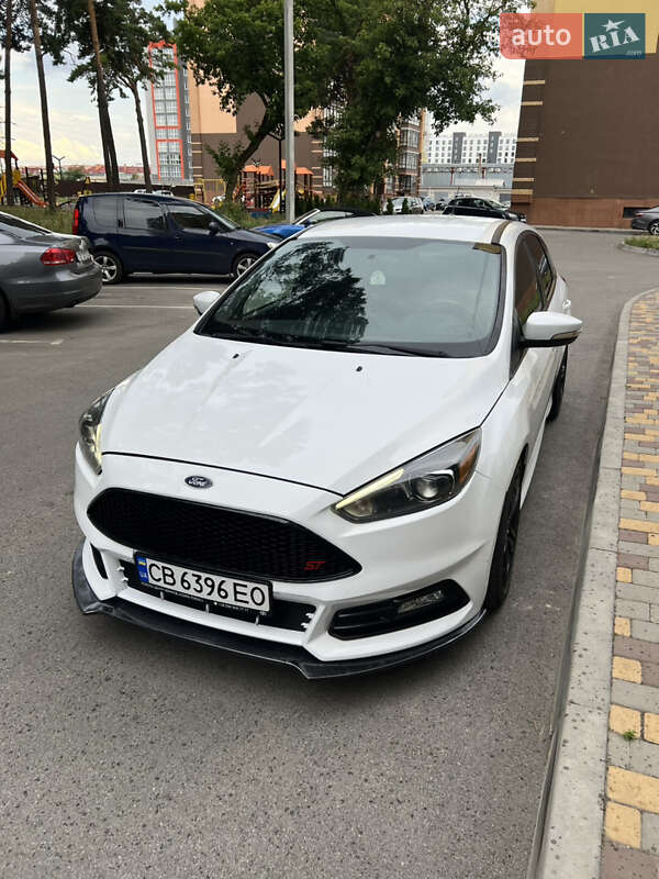 Хэтчбек Ford Focus 2016 в Чернигове Хэтчбек Ford Focus 2016 в Чернигове