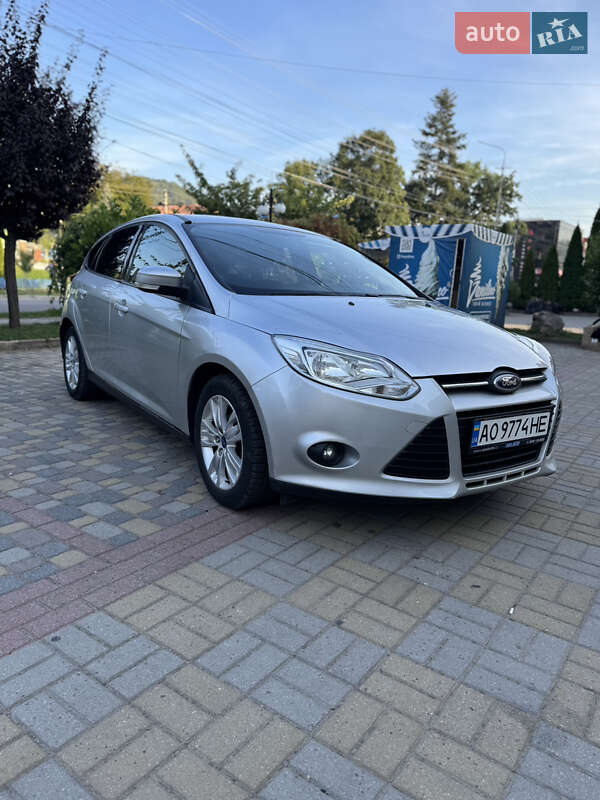 Хэтчбек Ford Focus 2011 в Тячеве