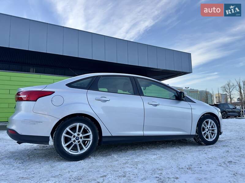Седан Ford Focus 2015 в Киеве