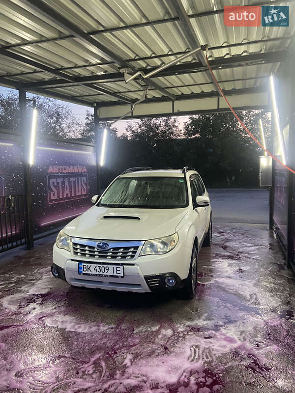 Внедорожник / Кроссовер Subaru Forester 2010 в Остроге