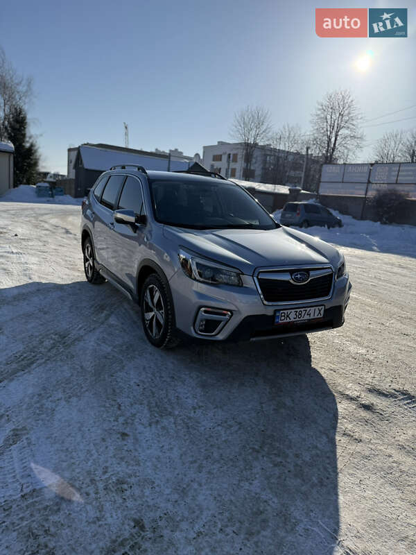 Внедорожник / Кроссовер Subaru Forester 2021 в Ровно