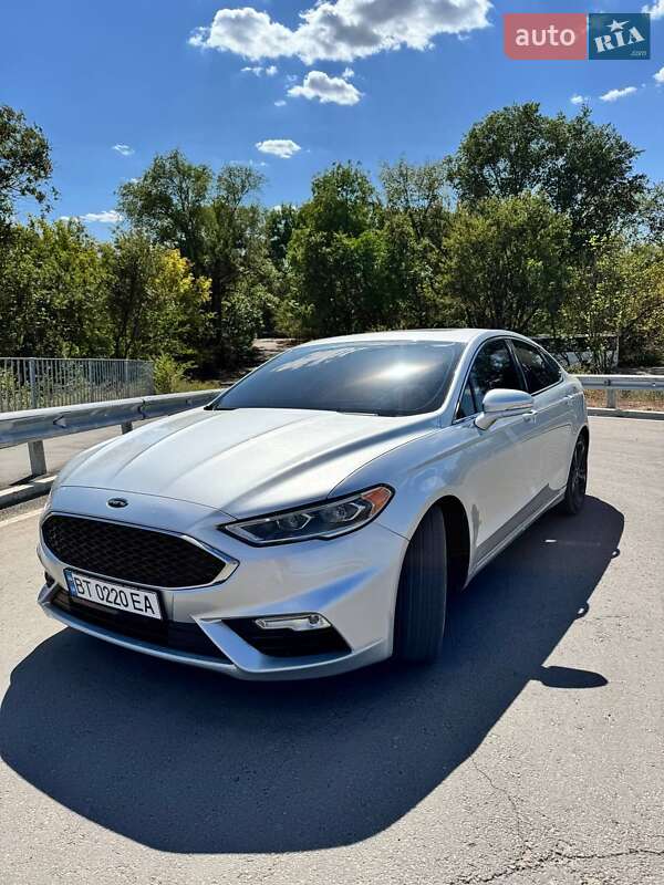 Седан Ford Fusion 2016 в Широком