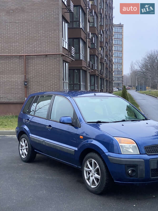 Хэтчбек Ford Fusion 2007 в Чернигове Хэтчбек Ford Fusion 2007 в Чернигове