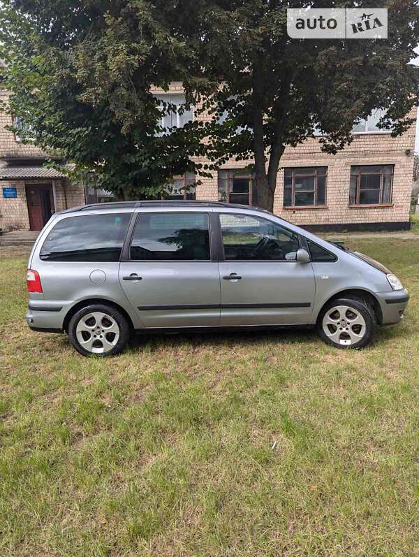 Минивэн Ford Galaxy 2005 в Хотине