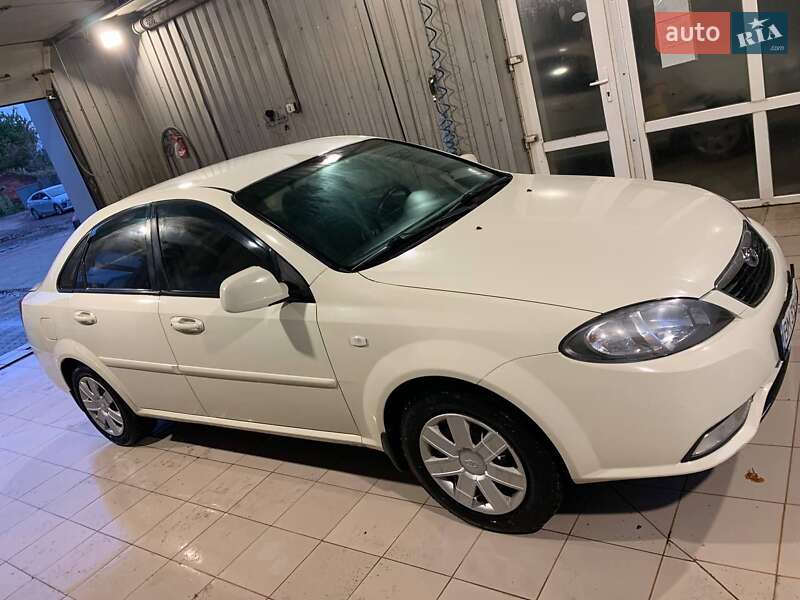 Седан Daewoo Gentra 2013 в Кролевце