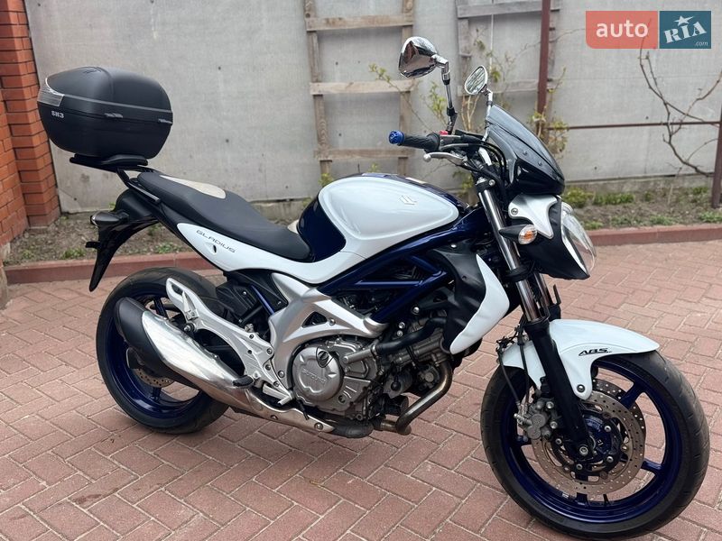 Мотоцикл Без обтекателей (Naked bike) Suzuki Gladius 400 2010 в Чернигове